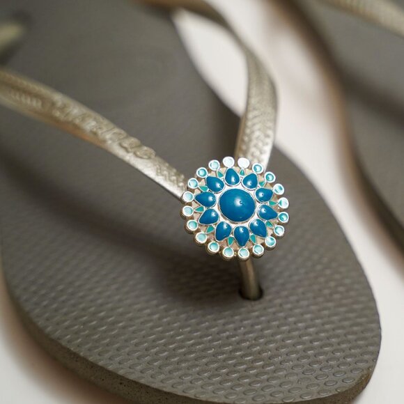 Havaianas "Slim" Grey & Silver Flip Flop With Turquoise & Silver Pendant - Picture 2 of 6